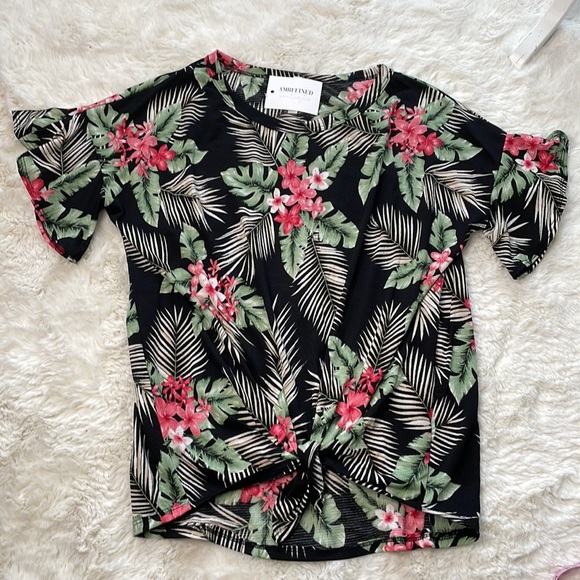 Ruffle sleeve Top - Picture 5 of 10